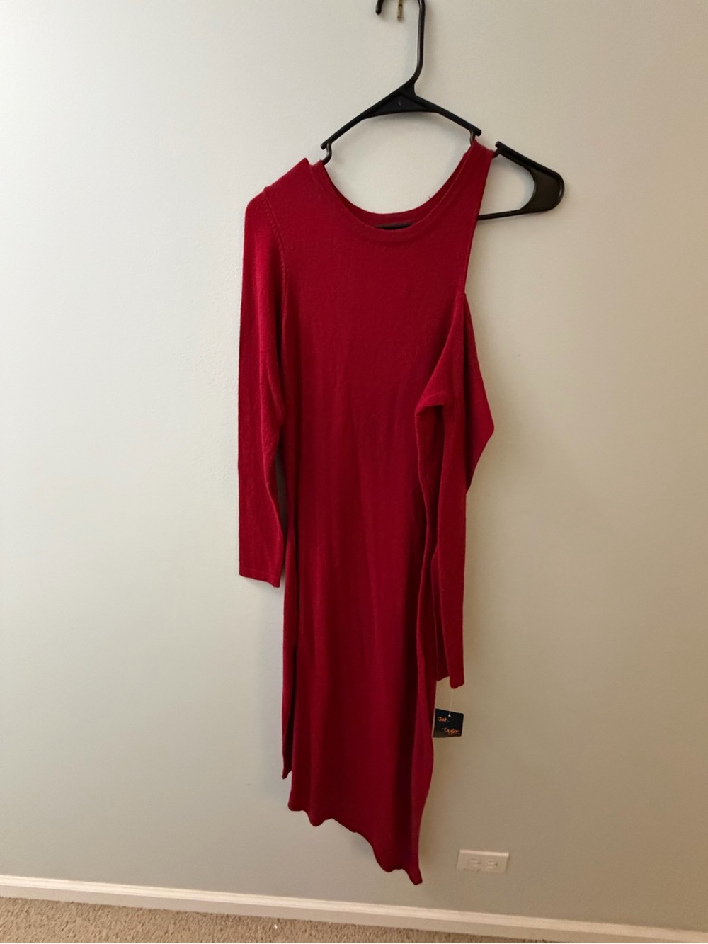 Just...Taylor Wine-Red Asymmetrical One-Shoulder Knit Dress
